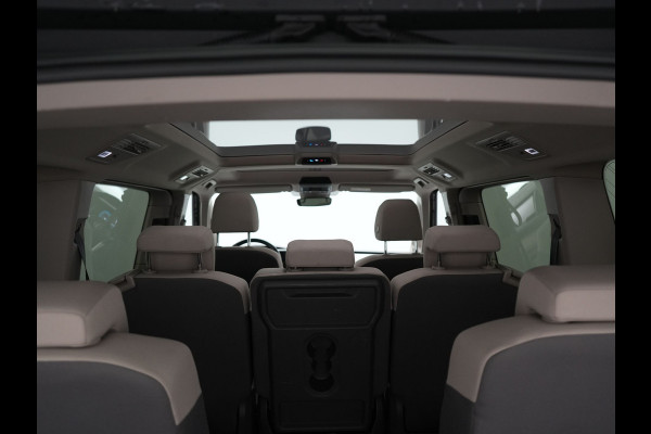 Volkswagen Multivan 1.4 eHybrid 7 Zits PHEV 218pk Dealer O.H | Trekhaak Af Fabriek | Panodak | IQ Light | Camera | Stoelverwarming | Apple Carplay | Navigatie | DAB | Cruise Control | 17"L.M | Plug In Hybrid |