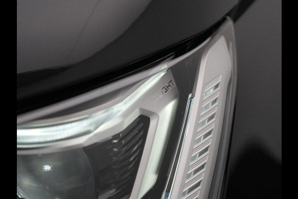 Volkswagen Multivan 1.4 eHybrid 7 Zits PHEV 218pk Dealer O.H | Trekhaak Af Fabriek | Panodak | IQ Light | Camera | Stoelverwarming | Apple Carplay | Navigatie | DAB | Cruise Control | 17"L.M | Plug In Hybrid |
