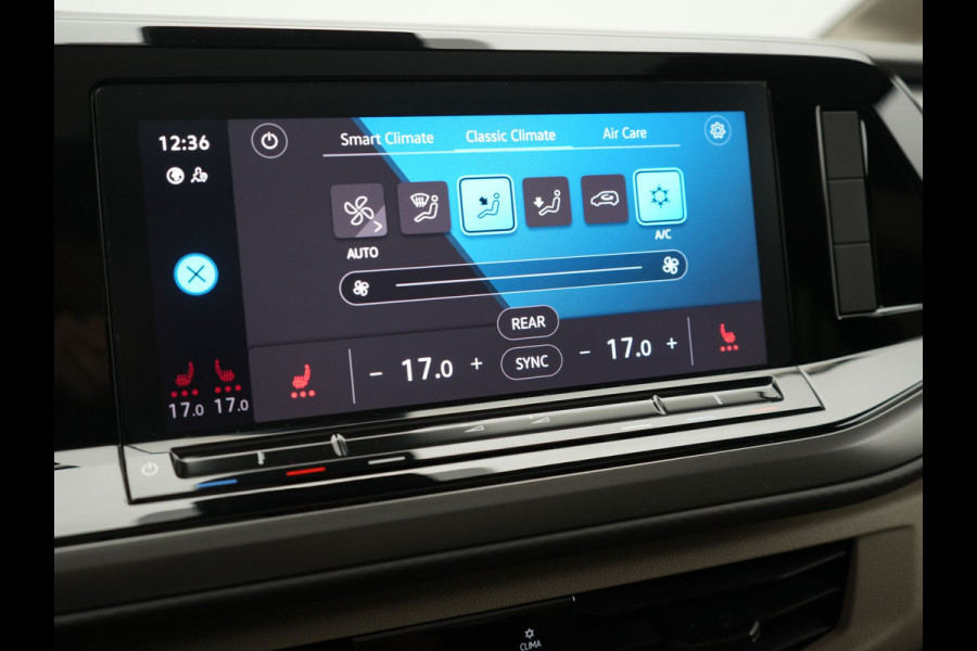 Volkswagen Multivan 1.4 eHybrid 7 Zits PHEV 218pk Dealer O.H | Trekhaak Af Fabriek | Panodak | IQ Light | Camera | Stoelverwarming | Apple Carplay | Navigatie | DAB | Cruise Control | 17"L.M | Plug In Hybrid |