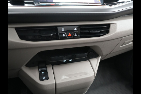Volkswagen Multivan 1.4 eHybrid 7 Zits PHEV 218pk Dealer O.H | Trekhaak Af Fabriek | Panodak | IQ Light | Camera | Stoelverwarming | Apple Carplay | Navigatie | DAB | Cruise Control | 17"L.M | Plug In Hybrid |