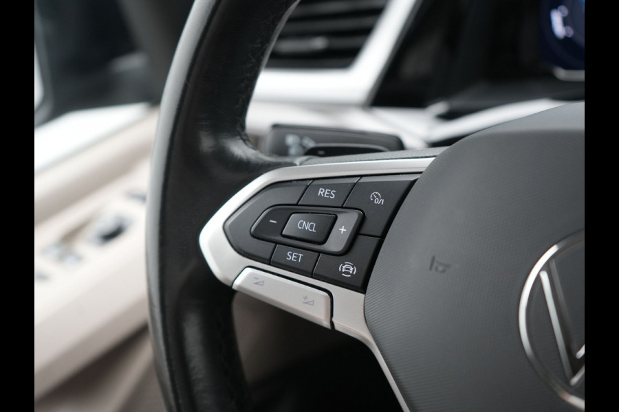 Volkswagen Multivan 1.4 eHybrid 7 Zits PHEV 218pk Dealer O.H | Trekhaak Af Fabriek | Panodak | IQ Light | Camera | Stoelverwarming | Apple Carplay | Navigatie | DAB | Cruise Control | 17"L.M | Plug In Hybrid |