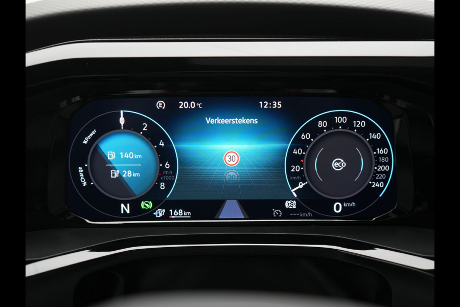 Volkswagen Multivan 1.4 eHybrid 7 Zits PHEV 218pk Dealer O.H | Trekhaak Af Fabriek | Panodak | IQ Light | Camera | Stoelverwarming | Apple Carplay | Navigatie | DAB | Cruise Control | 17"L.M | Plug In Hybrid |