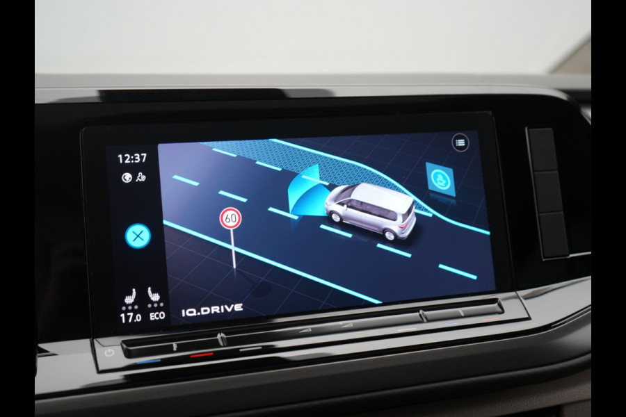 Volkswagen Multivan 1.4 eHybrid 7 Zits PHEV 218pk Dealer O.H | Trekhaak Af Fabriek | Panodak | IQ Light | Camera | Stoelverwarming | Apple Carplay | Navigatie | DAB | Cruise Control | 17"L.M | Plug In Hybrid |