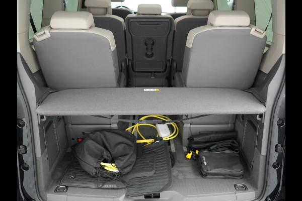 Volkswagen Multivan 1.4 eHybrid 7 Zits PHEV 218pk Dealer O.H | Trekhaak Af Fabriek | Panodak | IQ Light | Camera | Stoelverwarming | Apple Carplay | Navigatie | DAB | Cruise Control | 17"L.M | Plug In Hybrid |