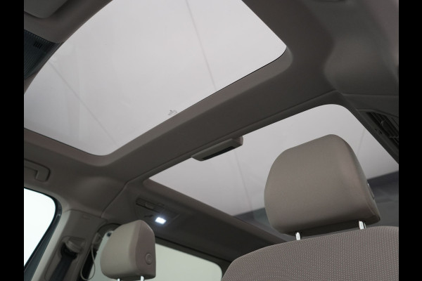 Volkswagen Multivan 1.4 eHybrid Energetic 6 Zits PHEV 218pk Dealer O.H | SOH 96,1% | Trekhaak Af Fabriek | Panodak | IQ Light | Camera | Stoelverwarming | Keyless | Sfeerverlichting | Navigatie | DAB | Cruise Control | Plug In Hybrid |