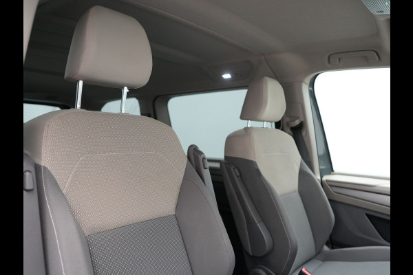 Volkswagen Multivan 1.4 eHybrid Bulli 7 Zits PHEV 218pk Dealer O.H | Trekhaak Af Fabriek | Adaptive Cruise | Camera | Sportstoelen & Stuur Verwarmd | Apple Carplay | BLIS | Navigatie | Virtual | DAB | 17"L.M | Plug In Hybrid |