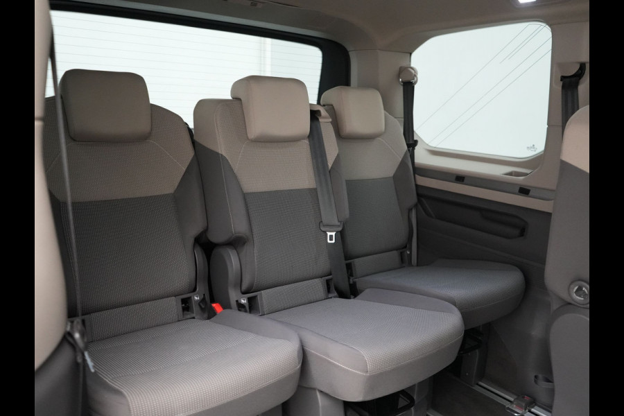 Volkswagen Multivan 1.4 eHybrid Bulli 7 Zits PHEV 218pk Dealer O.H | Trekhaak Af Fabriek | Adaptive Cruise | Camera | Sportstoelen & Stuur Verwarmd | Apple Carplay | BLIS | Navigatie | Virtual | DAB | 17"L.M | Plug In Hybrid |