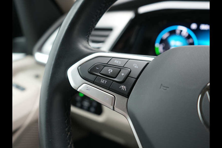 Volkswagen Multivan 1.4 eHybrid Bulli 7 Zits PHEV 218pk Dealer O.H | Trekhaak Af Fabriek | Adaptive Cruise | Camera | Sportstoelen & Stuur Verwarmd | Apple Carplay | BLIS | Navigatie | Virtual | DAB | 17"L.M | Plug In Hybrid |