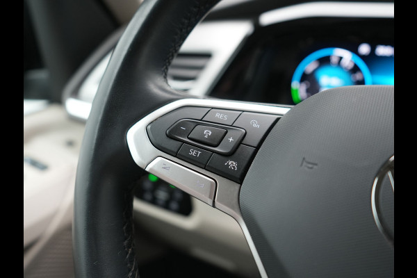 Volkswagen Multivan 1.4 eHybrid Bulli 7 Zits PHEV 218pk Dealer O.H | Trekhaak Af Fabriek | Adaptive Cruise | Camera | Sportstoelen & Stuur Verwarmd | Apple Carplay | BLIS | Navigatie | Virtual | DAB | 17"L.M | Plug In Hybrid |