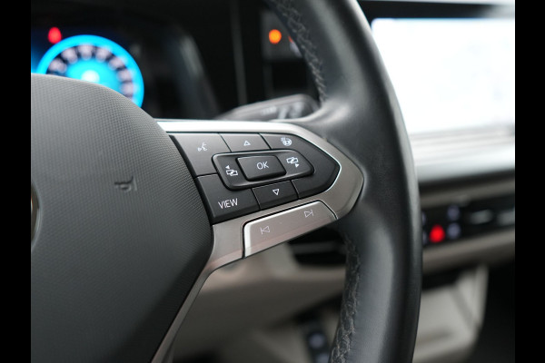 Volkswagen Multivan 1.4 eHybrid Bulli 7 Zits PHEV 218pk Dealer O.H | Trekhaak Af Fabriek | Adaptive Cruise | Camera | Sportstoelen & Stuur Verwarmd | Apple Carplay | BLIS | Navigatie | Virtual | DAB | 17"L.M | Plug In Hybrid |