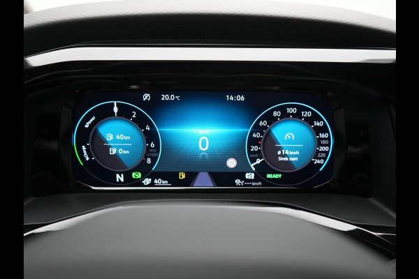 Volkswagen Multivan 1.4 eHybrid Bulli 7 Zits PHEV 218pk Dealer O.H | Trekhaak Af Fabriek | Adaptive Cruise | Camera | Sportstoelen & Stuur Verwarmd | Apple Carplay | BLIS | Navigatie | Virtual | DAB | 17"L.M | Plug In Hybrid |