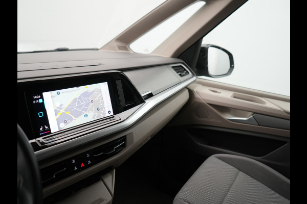 Volkswagen Multivan 1.4 eHybrid Bulli 7 Zits PHEV 218pk Dealer O.H | Trekhaak Af Fabriek | Adaptive Cruise | Camera | Sportstoelen & Stuur Verwarmd | Apple Carplay | BLIS | Navigatie | Virtual | DAB | 17"L.M | Plug In Hybrid |
