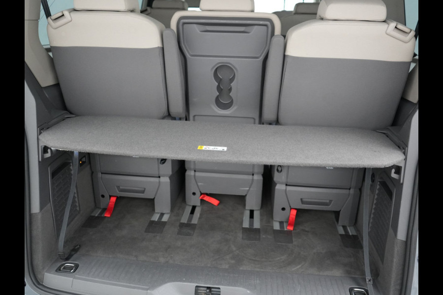 Volkswagen Multivan 1.4 eHybrid Bulli 7 Zits PHEV 218pk Dealer O.H | Trekhaak Af Fabriek | Adaptive Cruise | Camera | Sportstoelen & Stuur Verwarmd | Apple Carplay | BLIS | Navigatie | Virtual | DAB | 17"L.M | Plug In Hybrid |