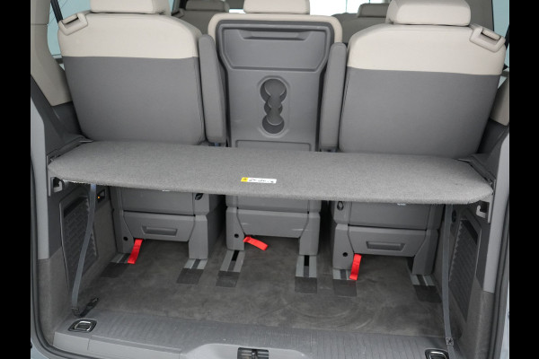 Volkswagen Multivan 1.4 eHybrid Bulli 7 Zits PHEV 218pk Dealer O.H | Trekhaak Af Fabriek | Adaptive Cruise | Camera | Sportstoelen & Stuur Verwarmd | Apple Carplay | BLIS | Navigatie | Virtual | DAB | 17"L.M | Plug In Hybrid |