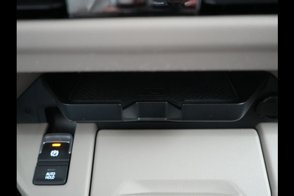 Volkswagen Multivan 1.4 eHybrid Bulli 7 Zits PHEV 218pk Dealer O.H | Trekhaak Af Fabriek | Adaptive Cruise | Camera | Sportstoelen & Stuur Verwarmd | Apple Carplay | BLIS | Navigatie | Virtual | DAB | 17"L.M | Plug In Hybrid |