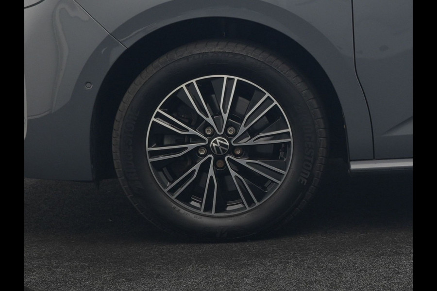 Volkswagen Multivan 1.4 eHybrid Bulli 7 Zits PHEV 218pk Dealer O.H | Trekhaak Af Fabriek | Adaptive Cruise | Camera | Sportstoelen & Stuur Verwarmd | Apple Carplay | BLIS | Navigatie | Virtual | DAB | 17"L.M | Plug In Hybrid |
