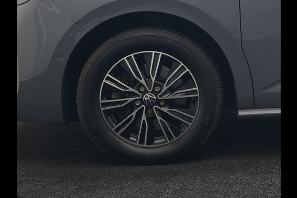 Volkswagen Multivan 1.4 eHybrid Bulli 7 Zits PHEV 218pk Dealer O.H | Trekhaak Af Fabriek | Adaptive Cruise | Camera | Sportstoelen & Stuur Verwarmd | Apple Carplay | BLIS | Navigatie | Virtual | DAB | 17"L.M | Plug In Hybrid |
