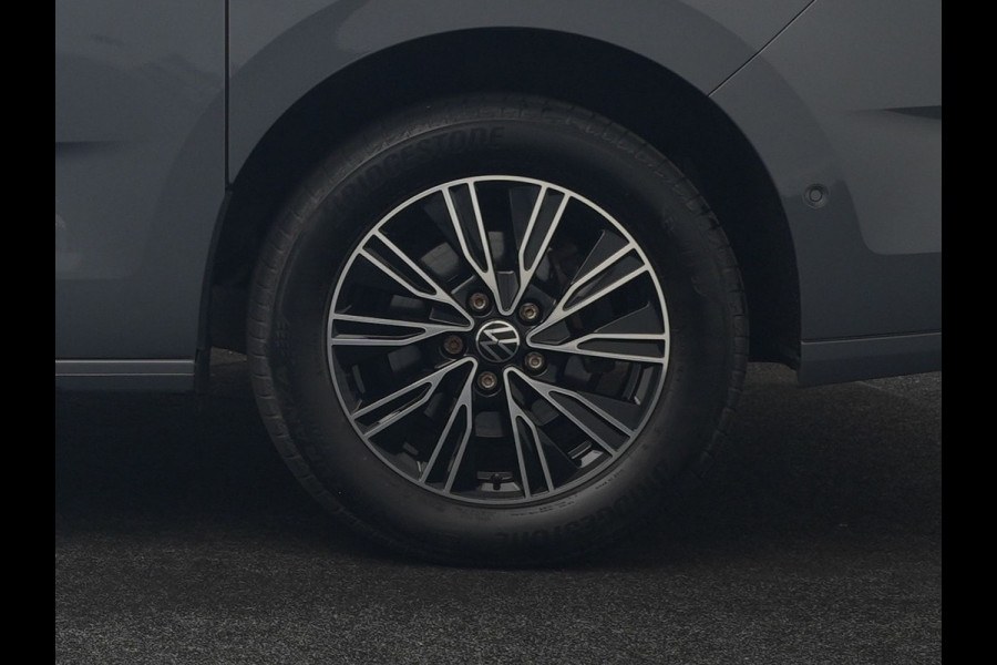 Volkswagen Multivan 1.4 eHybrid Bulli 7 Zits PHEV 218pk Dealer O.H | Trekhaak Af Fabriek | Adaptive Cruise | Camera | Sportstoelen & Stuur Verwarmd | Apple Carplay | BLIS | Navigatie | Virtual | DAB | 17"L.M | Plug In Hybrid |