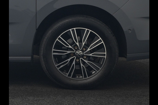 Volkswagen Multivan 1.4 eHybrid Bulli 7 Zits PHEV 218pk Dealer O.H | Trekhaak Af Fabriek | Adaptive Cruise | Camera | Sportstoelen & Stuur Verwarmd | Apple Carplay | BLIS | Navigatie | Virtual | DAB | 17"L.M | Plug In Hybrid |