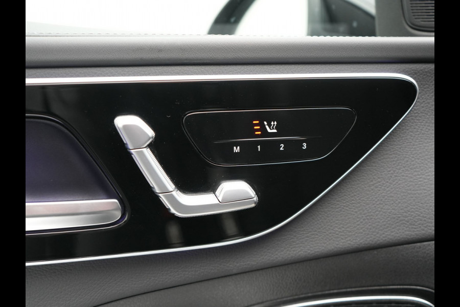 Mercedes-Benz C-Klasse Estate 300 e AMG Line PHEV 313pk Dealer O.H | Trekhaak Af Fabriek | Adaptive Cruise | Camera | Digital Light | Alcantara Sportstoelen Memory & Verwarmd | Keyless | Sfeerverlichting | Apple Carplay | Blis | DAB | 18"L.M | Plug In Hybrid