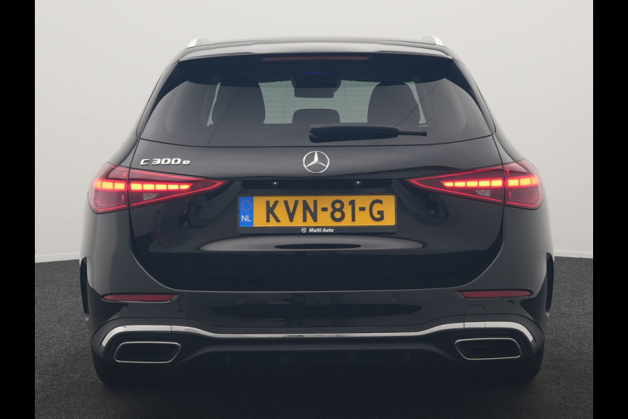 Mercedes-Benz C-Klasse Estate 300 e AMG Line PHEV 313pk Dealer O.H | Trekhaak Af Fabriek | Adaptive Cruise | Camera | Digital Light | Alcantara Sportstoelen Memory & Verwarmd | Keyless | Sfeerverlichting | Apple Carplay | Blis | DAB | 18"L.M | Plug In Hybrid