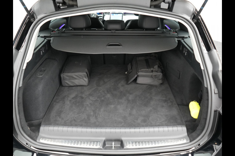 Mercedes-Benz C-Klasse Estate 300 e AMG Line PHEV 313pk Dealer O.H | Trekhaak Af Fabriek | Adaptive Cruise | Camera | Digital Light | Alcantara Sportstoelen Memory & Verwarmd | Keyless | Sfeerverlichting | Apple Carplay | Blis | DAB | 18"L.M | Plug In Hybrid