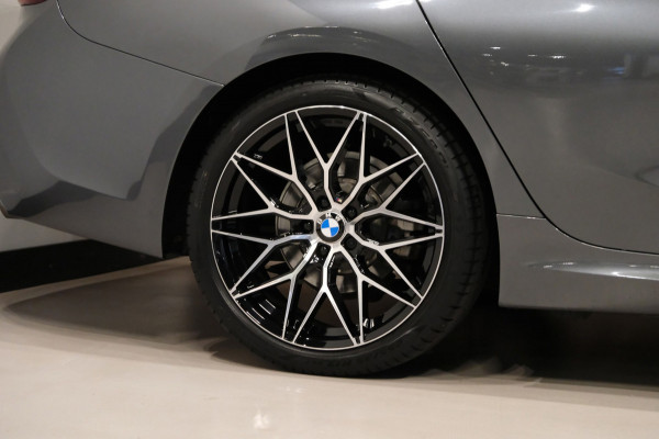 BMW 3-serie 320d xDrive*PANO*M-Pakket*Carplay*Sfeerverlichting*Adaptive cruise*Stoelverwarming*Sportstoelen*