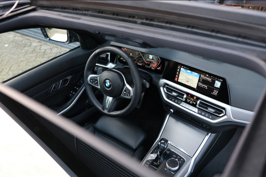 BMW 3-serie 320d xDrive*PANO*M-Pakket*Carplay*Sfeerverlichting*Adaptive cruise*Stoelverwarming*Sportstoelen*