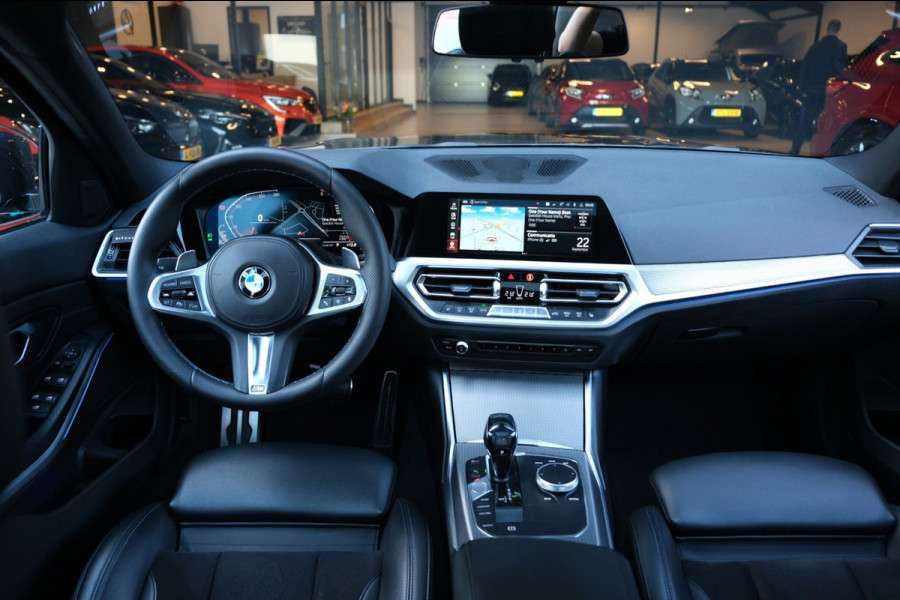 BMW 3-serie 320d xDrive*PANO*M-Pakket*Carplay*Sfeerverlichting*Adaptive cruise*Stoelverwarming*Sportstoelen*