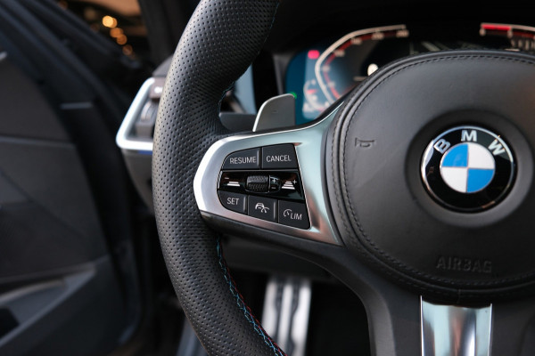 BMW 3-serie 320d xDrive*PANO*M-Pakket*Carplay*Sfeerverlichting*Adaptive cruise*Stoelverwarming*Sportstoelen*