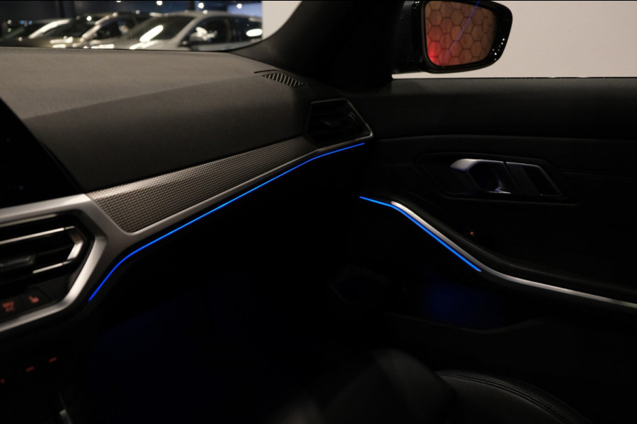 BMW 3-serie 320d xDrive*PANO*M-Pakket*Carplay*Sfeerverlichting*Adaptive cruise*Stoelverwarming*Sportstoelen*