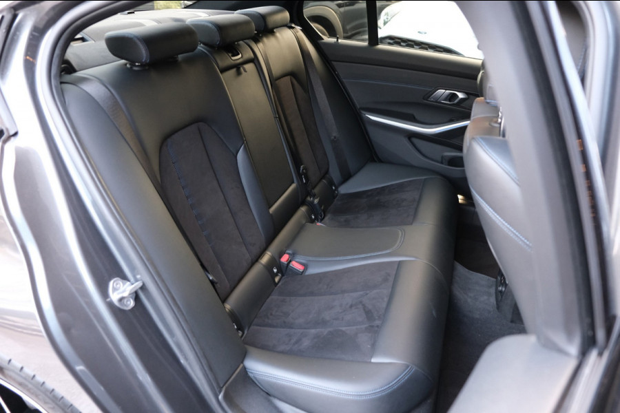 BMW 3-serie 320d xDrive*PANO*M-Pakket*Carplay*Sfeerverlichting*Adaptive cruise*Stoelverwarming*Sportstoelen*