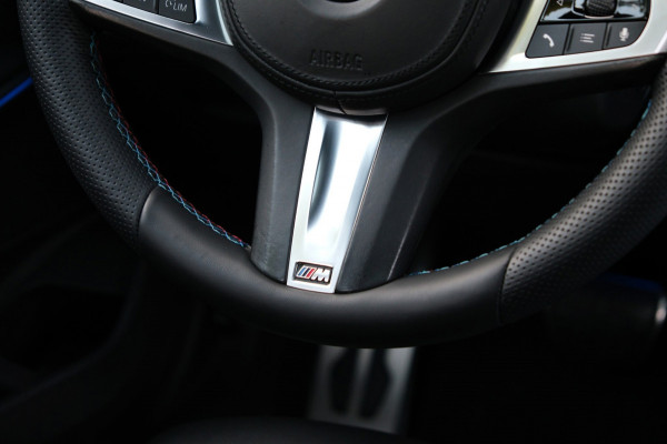 BMW 3-serie 320d xDrive*PANO*M-Pakket*Carplay*Sfeerverlichting*Adaptive cruise*Stoelverwarming*Sportstoelen*