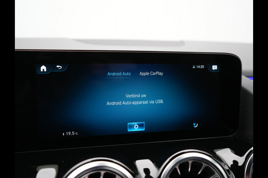 Mercedes-Benz EQA 250 Luxury Line 67 kWh 190pk Dealer O.H | Adaptive Cruise | Camera | Apple Carplay | Sportstoelen Verwarmd | Blis | Sfeerverlichting | DAB |  Navigatie | Virtual | 18"L.M