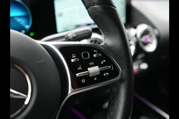 Mercedes-Benz EQA 250 Luxury Line 67 kWh 190pk Dealer O.H | Adaptive Cruise | Camera | Apple Carplay | Sportstoelen Verwarmd | Blis | Sfeerverlichting | DAB |  Navigatie | Virtual | 18"L.M