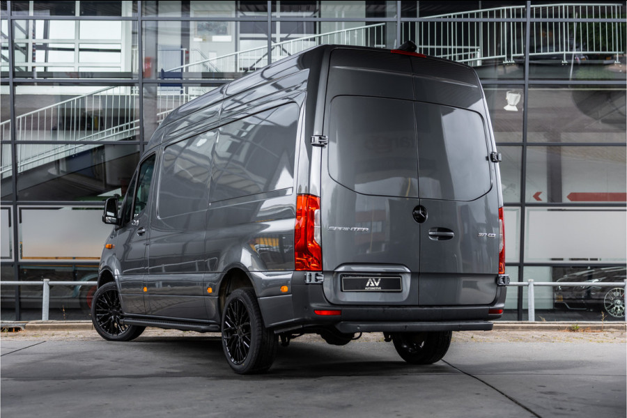 Mercedes-Benz Sprinter 317 1.9 CDI L2H2 | AMG | LED | CarPlay | Camera | Navigatie | Stoelverwarming | Cruise control | Dealer onderhouden | Lederen bekleding | Nieuwe APK | L2H2