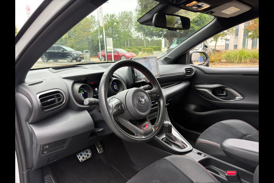 Toyota Yaris 1.5 Hybrid GR Sport Automaat (BOVAG/RIJKLAARPRIJS)