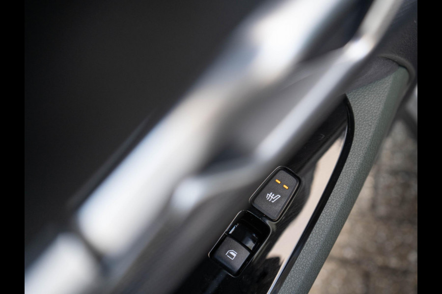 Kia Sportage 1.6 T-GDi Plug-in Hybrid AWD Dark Edition | VOORRAAD VOORDEEL | SNEL LEVERBAAR | Navi. | Clima. | Adapt. Cruise. | Stoel&Stuur Verwarming