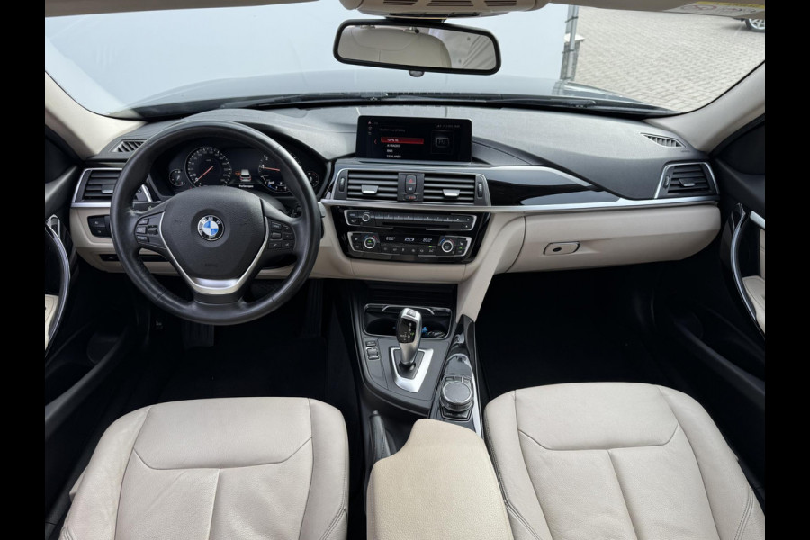 BMW 3 Serie Touring 318i Edition Luxury Line Purity Executive NL-AUTO | LEDER | STOELVERWARMING | NAVI
