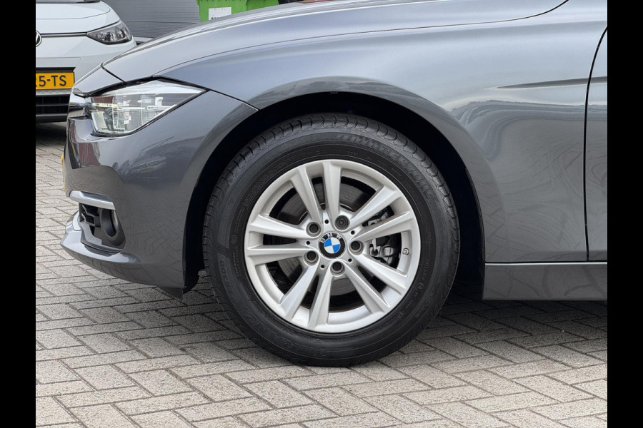 BMW 3 Serie Touring 318i Edition Luxury Line Purity Executive NL-AUTO | LEDER | STOELVERWARMING | NAVI