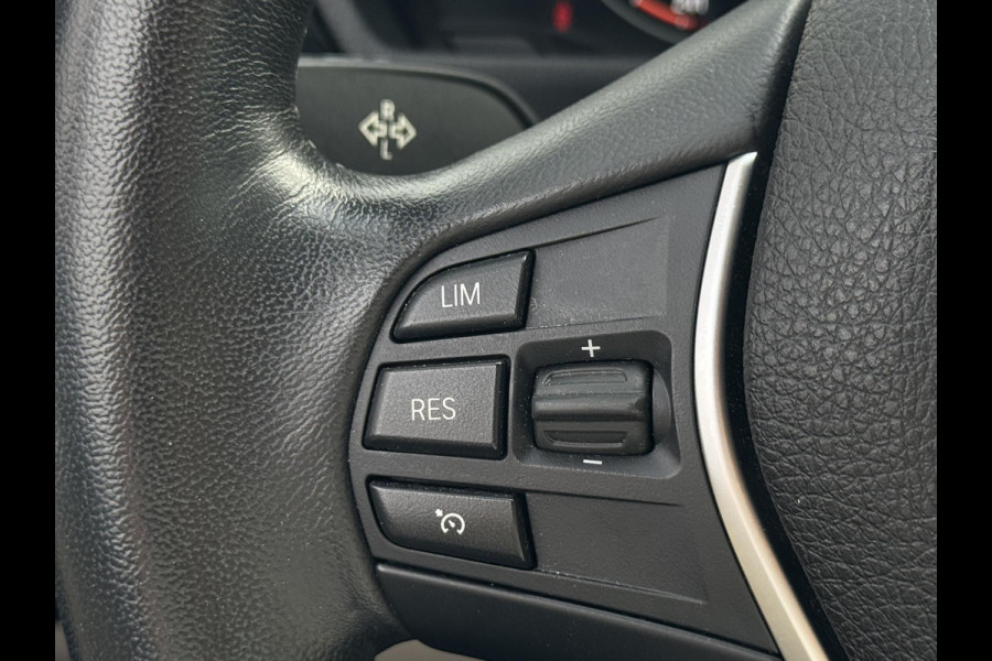 BMW 3 Serie Touring 318i Edition Luxury Line Purity Executive NL-AUTO | LEDER | STOELVERWARMING | NAVI