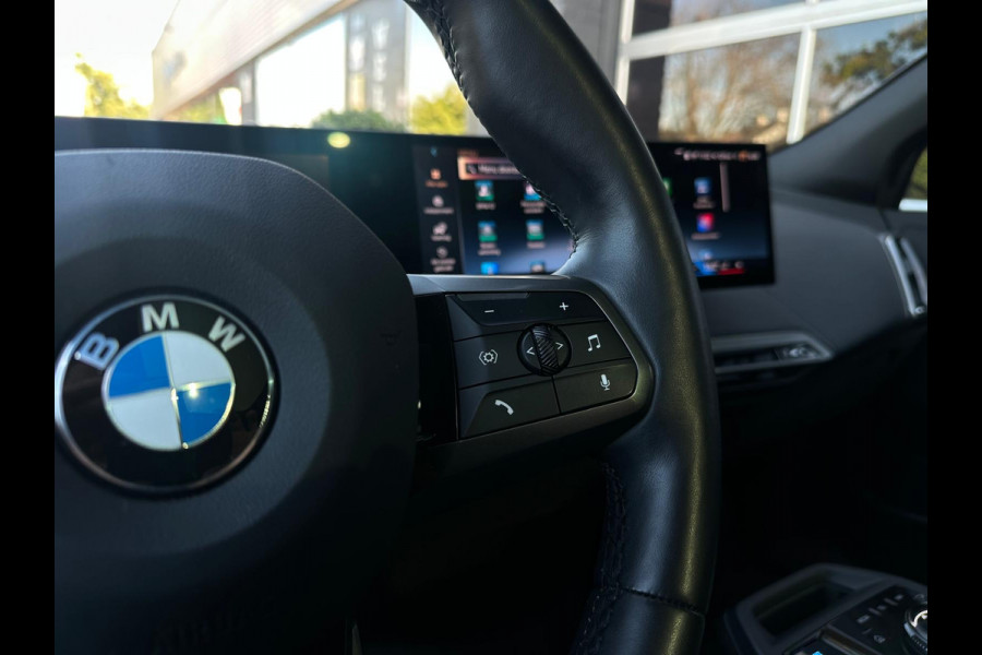 BMW iX xDrive40 Executive, BTW, Pano, Head-Up, Luchtvering, IAS, NAP