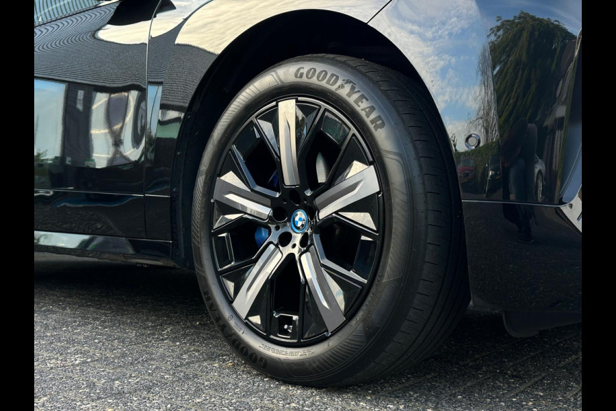 BMW iX xDrive40 Executive, BTW, Pano, Head-Up, Luchtvering, IAS, NAP