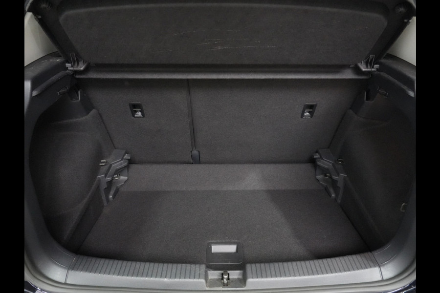 Volkswagen T-Cross 1.0 TSI 110pk Life Business | Trekhaak | Navigatie | ACC | Camera