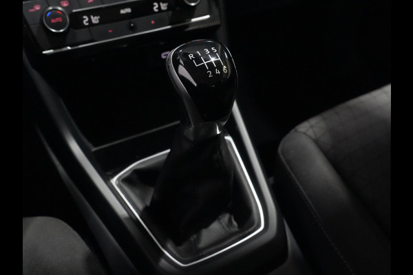 Volkswagen T-Cross 1.0 TSI 110pk Life Business | Trekhaak | Navigatie | ACC | Camera