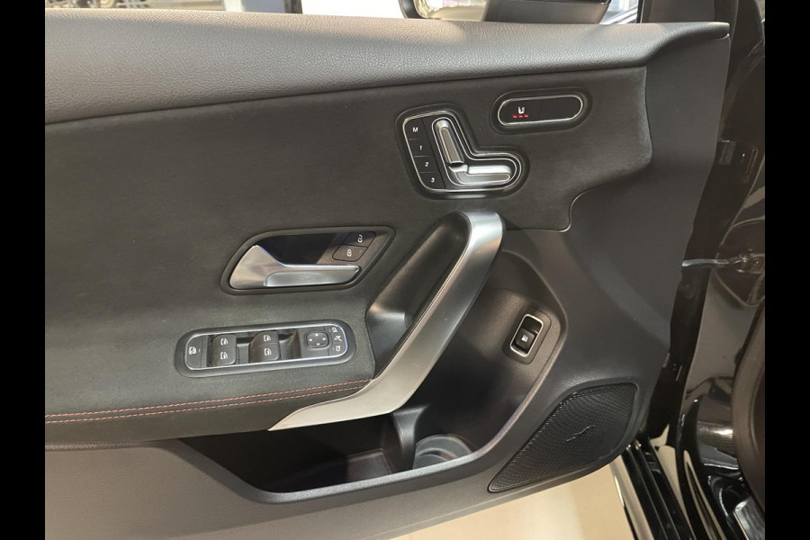Mercedes-Benz A-Klasse 250 e AMG Line 18"/SOH 93%/Panoramadak/Head-up/Memory l+r/Stoel + stuurverwarming/Matrix LED/360 camera/Keyless/Dodehoek/Apple Carplay & Android Auto