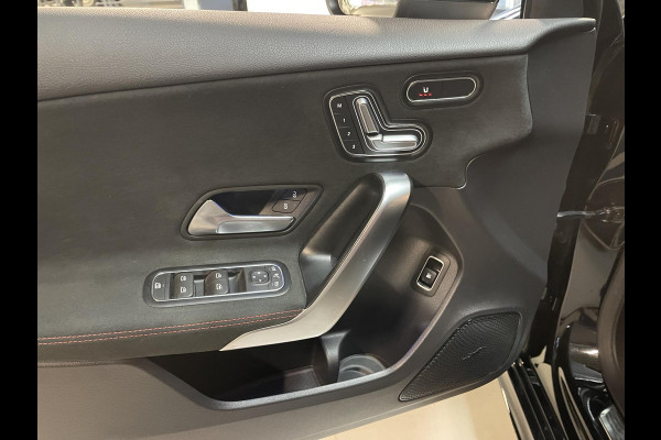 Mercedes-Benz A-Klasse 250 e AMG Line 18"/SOH 93%/Panoramadak/Head-up/Memory l+r/Stoel + stuurverwarming/Matrix LED/360 camera/Keyless/Dodehoek/Apple Carplay & Android Auto
