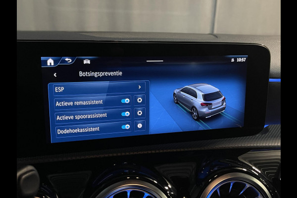Mercedes-Benz A-Klasse 250 e AMG Line 18"/SOH 93%/Panoramadak/Head-up/Memory l+r/Stoel + stuurverwarming/Matrix LED/360 camera/Keyless/Dodehoek/Apple Carplay & Android Auto