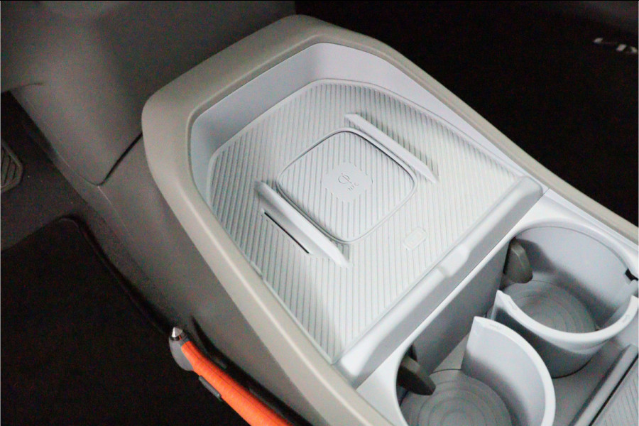Kia EV3 Plus 81.4 kWh - Stoel/stuurwiel verwarming - Adaptieve Cruisecontrole - LED lampen - Fabrieksgarantie tot 04-2032
