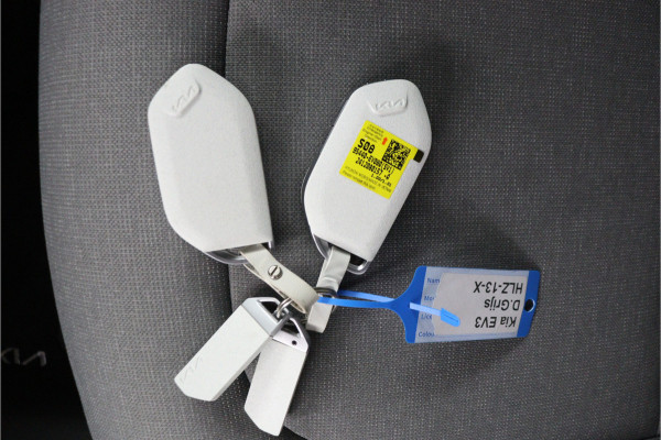Kia EV3 Plus 81.4 kWh - Stoel/stuurwiel verwarming - Adaptieve Cruisecontrole - LED lampen - Fabrieksgarantie tot 04-2032